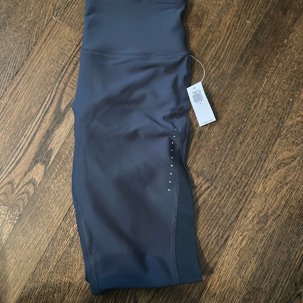 Women’s xs Old Navy powersoft leggings. The color is navy